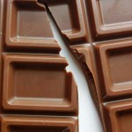 なぜチョコレートを食べすぎると鼻血が出るのか?
